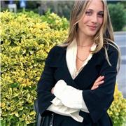 Studentessa universitaria con diploma classico cerca studenti per insegnare a imparare e padroneggiare la lingua italiana